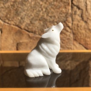 Lobo Sentado Branco